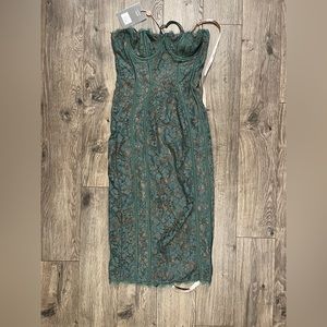 Joelle Lace Underwire MIDI Cocktail Dress - House of CB